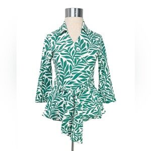 J. Peterman Company The Transformative Wrap Blouse in Green and White sz Medium